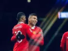 Casemiro durante jogo do Manchester United; volante deixará o clube ao fim da temporada 2025/26.