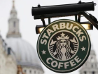 Starbucks teve queda de 47% no lucro líquido no terceiro trimestre fiscal de 2025, com crescimento de receita e desafios no lucro operacional. Dividendo de US$ 0,61 por ação será pago.