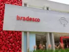 Bradesco retoma regime presencial para setores estratégicos a partir de 2026: medida afeta cerca de 900 funcionários