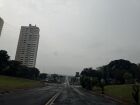 Campo Grande amanheceu com céu encoberto e registros de chuva em diversos bairros; instabilidade deve continuar ao longo da semana.