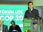 O governador do Pará, Helder Barbalho, durante discurso no Fórum LIDE COP 30, em Bonito (MS). Ele afirmou que Mato Grosso do Sul é exemplo de como conciliar produção e preservação ambiental.