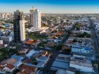 O dia amanheceu com céu aberto e temperaturas amenas em Campo Grande, que registrou 16°C nas primeiras horas da manhã
