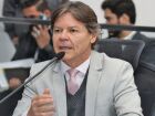 Deputado Paulo Duarte homenageia Carlos Alberto Cavalcante, conhecido por sua dedicação ao esporte de Mato Grosso do Sul.