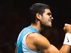 Carlos Alcaraz comemora ponto durante vitória nas quartas de final do Torneio de Queen's; espanhol chegou à 40ª vitória na temporada.