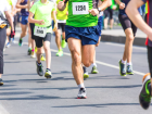 Cada vez mais popular no Brasil, corrida de rua exige cuidados, sobretudo se a intenção é participar de provas de longa distância.