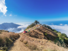 Barracas de visitantes em trecho do Parque Nacional Monte Rinjani.