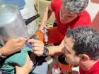 Menino recebeu atendimento de bombeiros após incidente 