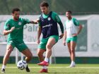 Felipe Anderson e Raphael Veiga durante treino do Palmeiras. 