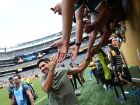 Abel Ferreira recebe o carinho da torcida durante participação do Palmeiras no Mundial de Clubes. 