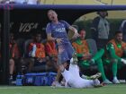 Luis Enrique reage após queda de jogador do Botafogo à sua frente, em Pasadena