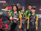 Alunos da BR Racing recebem medalhas no palco do torneio, após apresentarem seu projeto com sucesso para jurados internacionais.