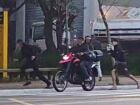 Homens fogem após assalto a moto perto do Terminal João Dias, na zona sul.