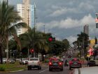 Mesmo com a chegada do frio, manhã de segunda-feira tem trânsito intenso nas ruas de Campo Grande.