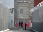 Guardas de plantão na prisão de Lyon-Corbas, que viu fuga de detento em meio a problemas com superlotação