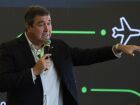Governador Eduardo Riedel durante apresentação sobre a ampliação dos aeroportos regionais de Mato Grosso do Sul