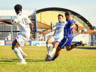 Jogadores do Operário (de branco) e do Monte Azul-SP (de azul) disputam a bola em partida válida pela Série D do Campeonato Brasileiro, realizada no último sábado (19), no interior paulista. 
