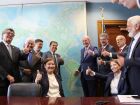 Senadores brasileiros e parlamentares norte-americanos durante reunião em Washington; missão parlamentar buscou abrir diálogo para reduzir tensões comerciais entre Brasil e EUA.