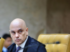 Ministro do STF Alexandre de Moraes manda anexar postagens do deputado Eduardo Bolsonaro ao inquérito que o investiga. 