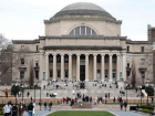 Alunos no campus da Universidade de Columbia, na cidade de Nova York 