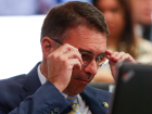 Senador nega que seus aliados comemorem as sanções. 