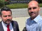 O deputado federal licenciado Eduardo Bolsonaro (PL-SP) e o 