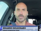 Eduardo Bolsonaro em entrevista ao estrategista Steve Bannon, ex-conselheiro de Trump.