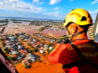 RS, BRASIL- 5.5.2024 - Operação de resgate com o helicóptero do Corpo de Bombeiros na Região Metropolitana, durante as enchentes no Rio Grande do Sul (FOTOS: LAURO ALVES/SECOM) Foto: LAURO ALVES/SECOM
