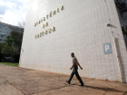 Apesar de ter elevado a previsão de crescimento para o PIB, a Secretaria de Política Econômica prevê desaceleração da economia no segundo semestre.