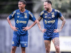 Neymar ao lado de Robinho Júnior no treino do Santos.