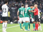 Gol de Maurício é anulado por impedimento no clássico, e decisão do VAR gera críticas de Abel Ferreira e repercussão nas redes.