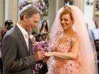 Casamento de Aldeíde (Karine Teles) e Laudelino (Herson Capri) em 'Vale Tudo' 