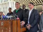 Jair Bolsonaro visitou o gabinete do filho, Flávio Bolsonaro, nesta quinta-feira, 17 