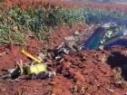 Avião da Esquadrilha da Fumaça cai durante treinamento no interior de São Paulo. Piloto se ejetou com sucesso e passa bem.