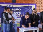 Prefeita Adriane Lopes formaliza a entrega de trator e grade aradora para fortalecer a produção agrícola da Comunidade Quilombola Chácara do Buriti.