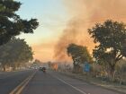 Fogo começou na tarde de quarta-feira e se espalhou por matagal próximo a barracos; Polícia Ambiental apura causas