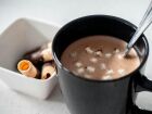 Chef Bruno Xavier ensina chocolate quente que mistura tradição milenar e toque brasileiro