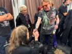 Ozzy Osbourne mostra encontro inédito com Axl Rose e bastidores do show de despedida