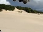 Ford Ranger Raptor voando por mais de 40 metros nas dunas de Canoa Quebrada (CE)