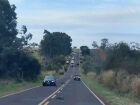 Dois colegas de trabalho foram encontrados mortos dentro do carro que ocupavam, na rodovia MS-145.
