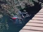 Carro que caiu na ponte sobre o Rio Ivinhema, na MS-141, onde mãe e filha morreram no acidente