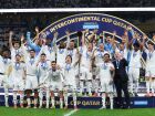 Elenco do Real Madrid comemora título intercontinental conquistado em 2024.
