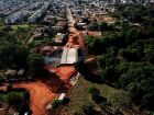 Obra no Lageado encerra travessia por pinguela com nova ponte e pavimentação, mudando a rotina de moradores.