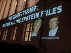 Jeffrey Epstein vivia cercado de figuras influentes, o que incluía Donald Trump, nos anos 1990 e 2000