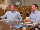 O governador do Estado, Eduardo Riedel e o presidente da Fiems, Sérgio Longen