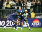 Memphis Depay em ação durante Corinthians x Red Bull Bragantino
