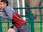 Durante treino no CT da Barra Funda, Ryan Francisco sofreu um entorse grave no joelho esquerdo e foi retirado de campo para avaliação médica imediata