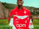 O jogador foi apresentado pelo clube francês e já está disponível para jogar