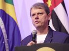 O governador de São Paulo, Tarcísio de Freitas, que foi alvo de manifestações críticas da direita e da esquerda pela reação à taxação de Trump 