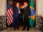 O ex-presidente da República Jair Bolsonaro posa com o presidente dos Estados Unidos Donald Trump, em foto tirada em 2020; Bolsonaro comentou as tarifas anunciadas pelo norte-americano 