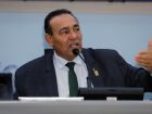 Vereador Carlão durante sessão da Câmara Municipal sobre o projeto Maio Vermelho  